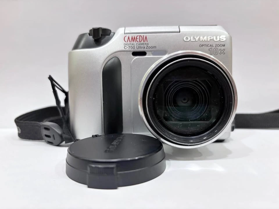 Olympus Camedia C-700 Ultra Zoom Digital Camera