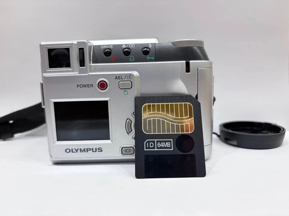 Olympus Camedia C-700 Ultra Zoom Digital Camera - photo 2