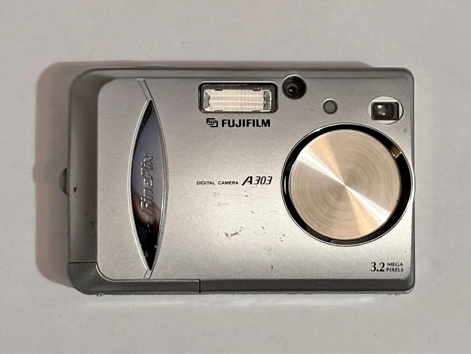 Fujifilm FinePix A303 Digital Camera