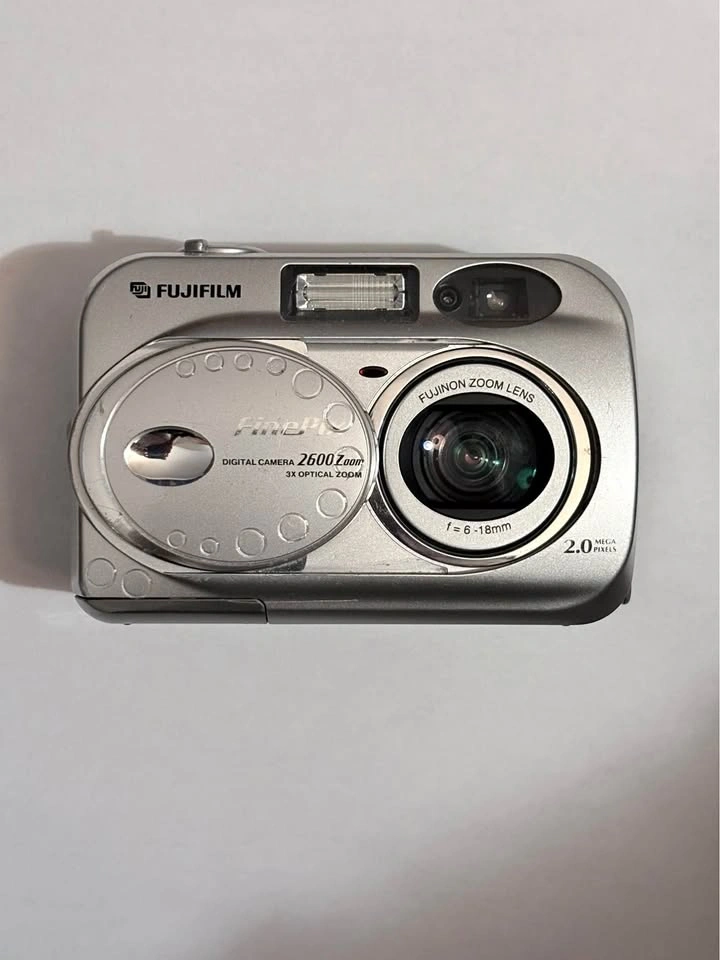 Fujifilm FinePix 2600 Zoom Digital Camera