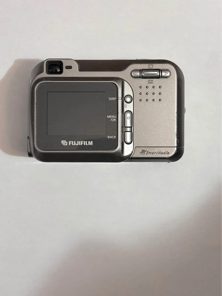 Fujifilm FinePix 2600 Zoom Digital Camera - photo 2