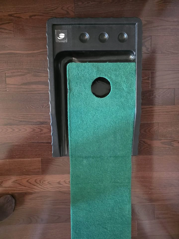[USED] Indoor Golf Putting Mat - photo 2