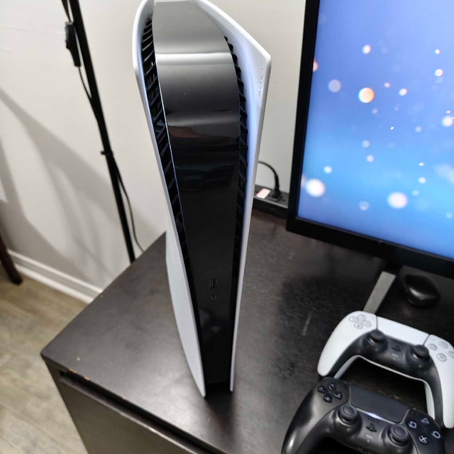 PS5 Digital Edition Bundle – Great Condition for Sale or Trade! - photo 5