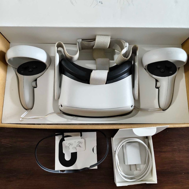 Meta Quest 2 VR Headset – Mint Condition, Complete in Box! - photo 2