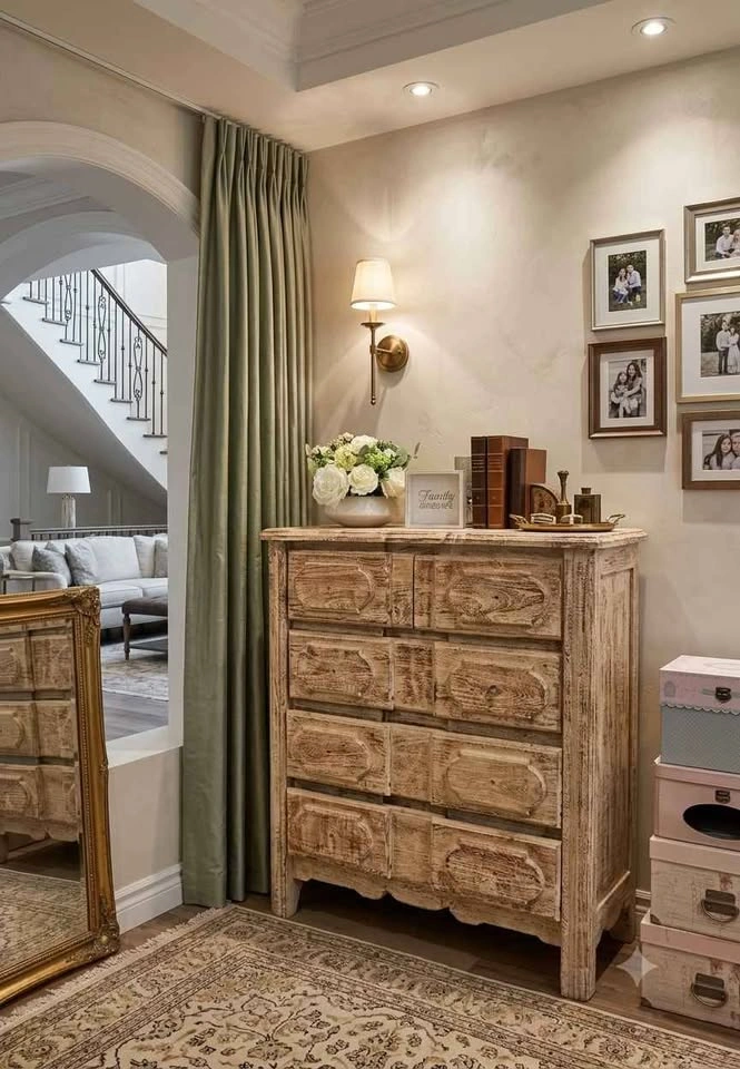 Distressed White 4-Drawer Wooden Dresser