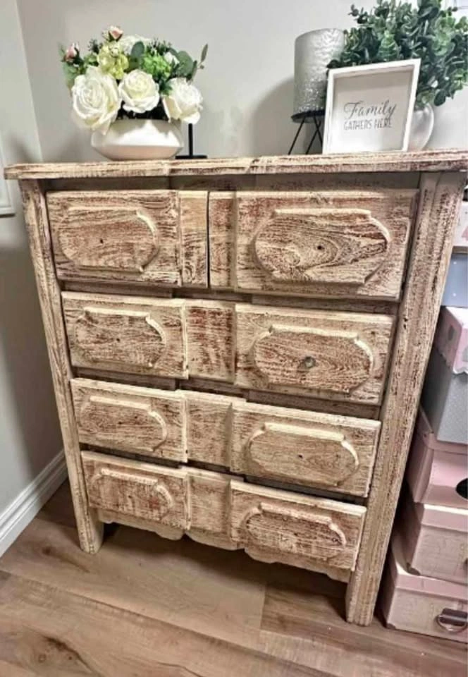 Distressed White 4-Drawer Wooden Dresser - photo 2