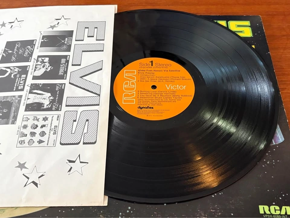 Vintage Elvis Presley Aloha From Hawaii 2-LP Vinyl (1973) - photo 5