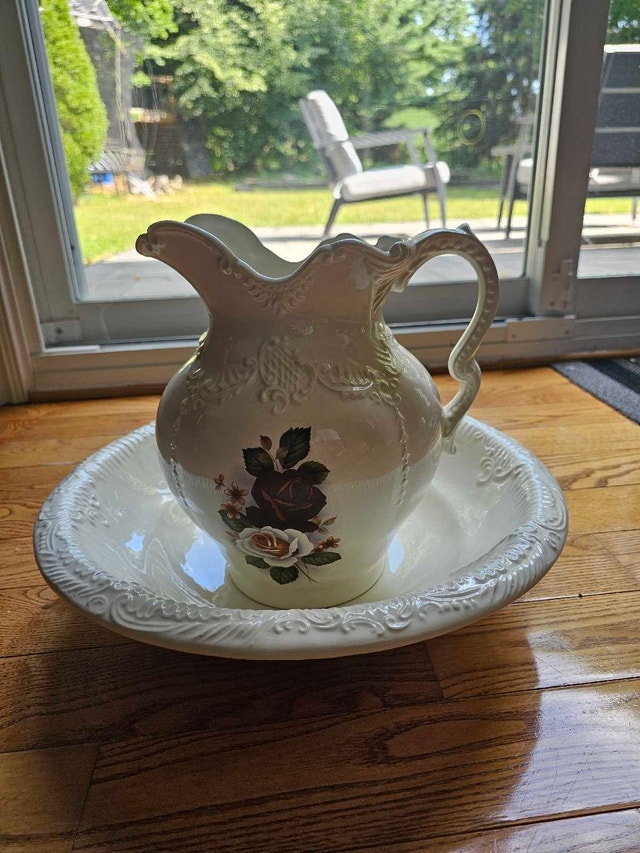 Arnels Ceramic Victorian Pitcher & Basin Set