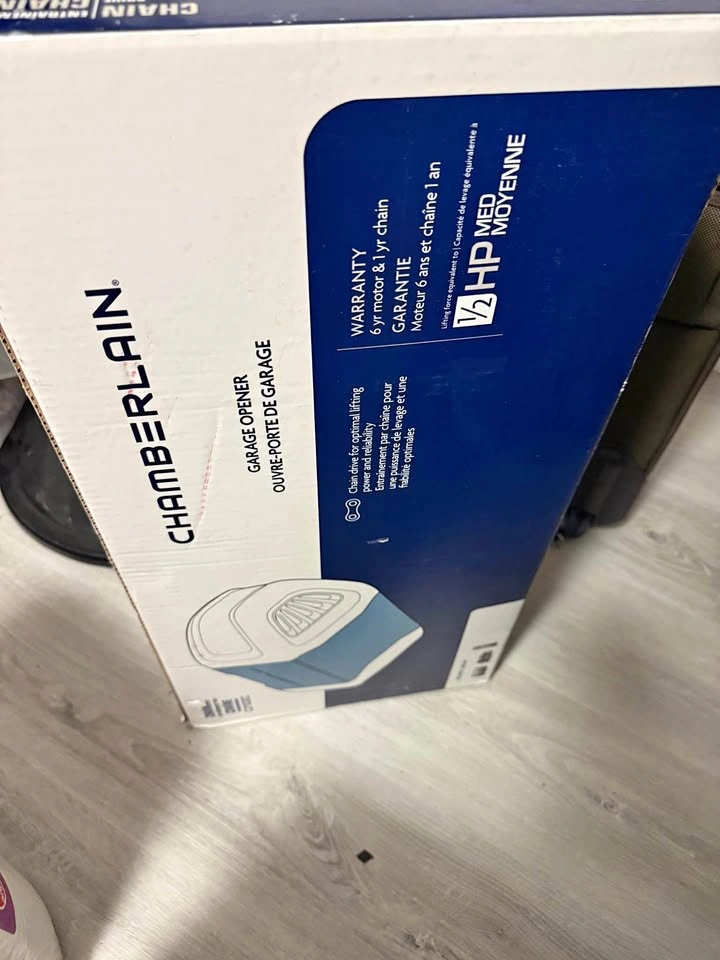 Chamberlain 1/2 HP Chain Drive Garage Door Opener - Brand New