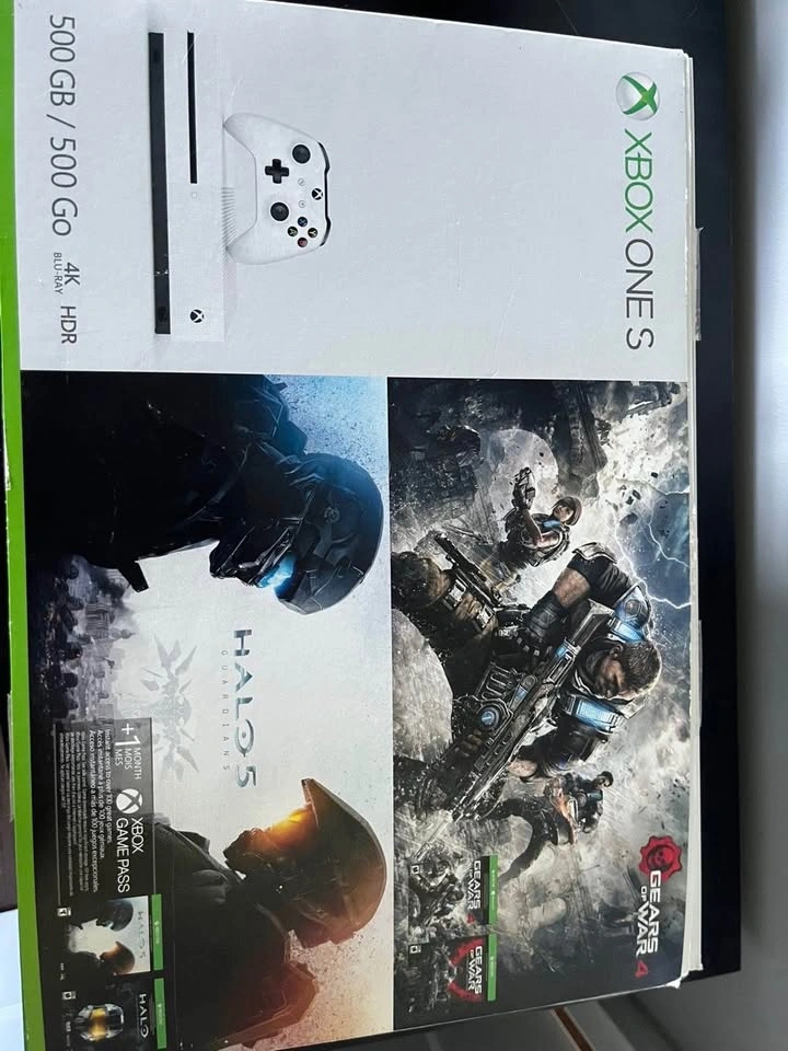 Xbox One S 500GB Bundle + 2 Controllers + Charging Dock - photo 2