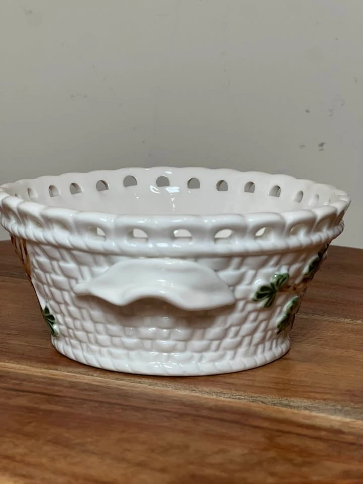 Vintage Belleek Shamrock Basketweave Pierced Rim Bowl - photo 2