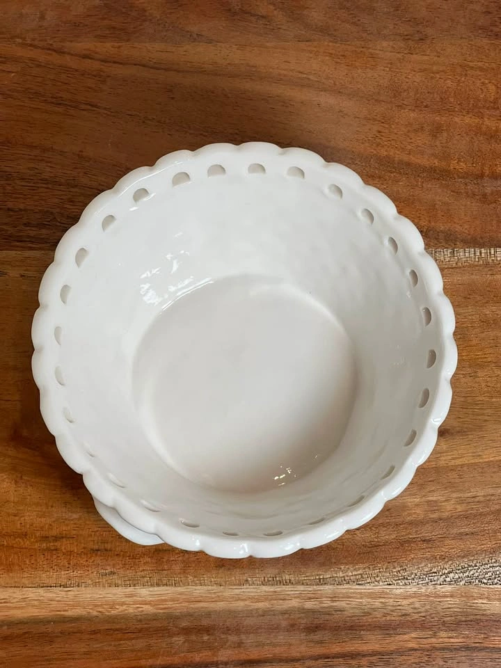 Vintage Belleek Shamrock Basketweave Pierced Rim Bowl - photo 3