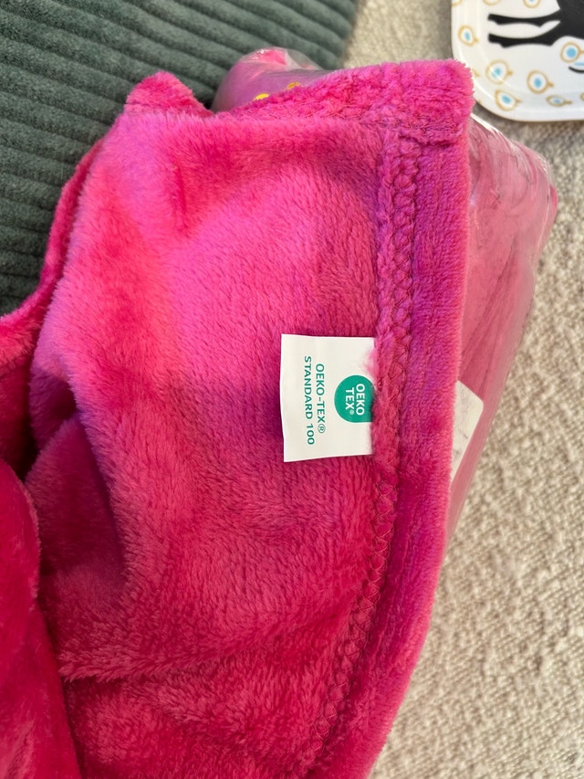 $10 New Hot Pink Twin Size Fleece Blanket - photo 5