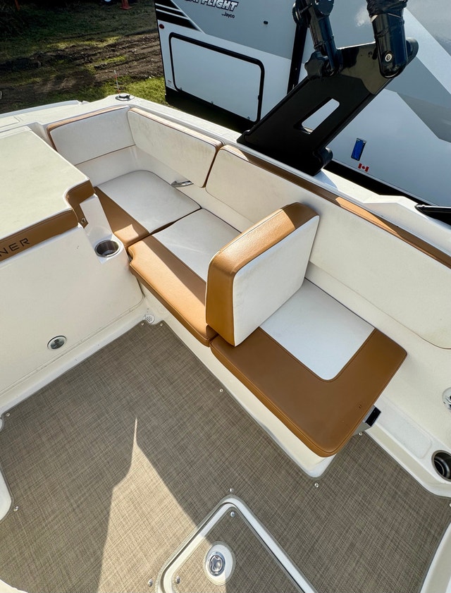 Bayliner VR4 open bow boat - photo 4