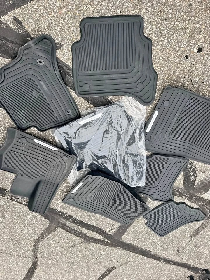 Range Rover OEM all-weather rubber floor mat set