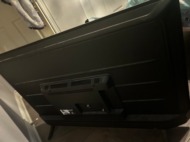 LG 43 inch LCD TV 2022 - photo 2