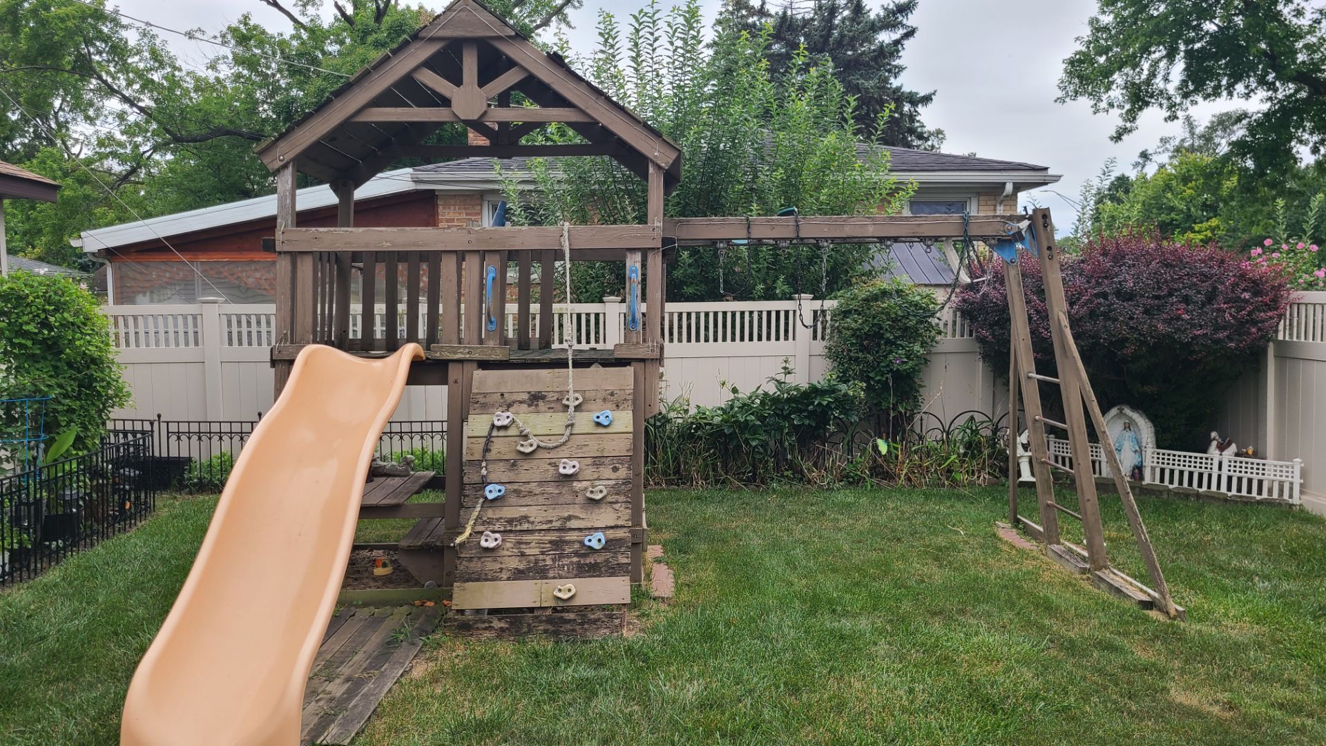 Anybody want a swing set - photo 2