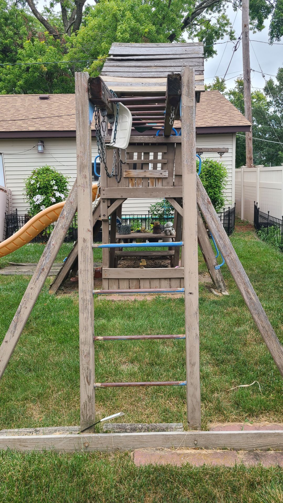 Anybody want a swing set - photo 3