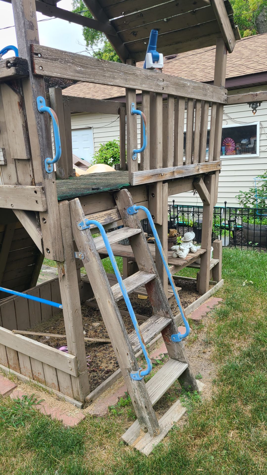 Anybody want a swing set - photo 4