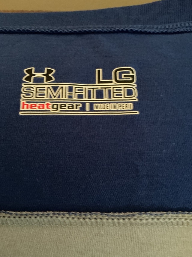 Under Armour Buffalo V-Neck T-Shirt - photo 3