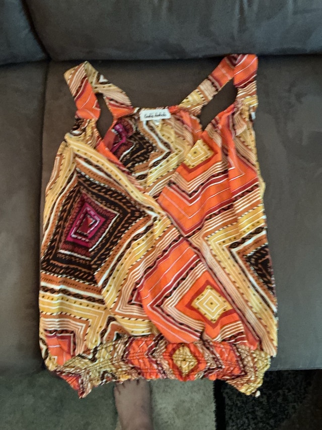 Lady Dutch Sleeveless Geometric Top