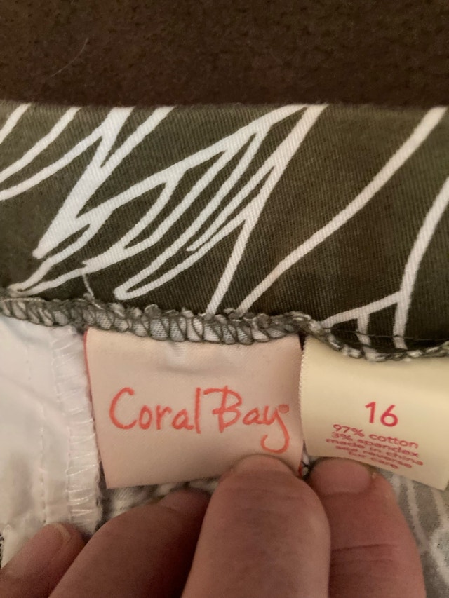 ladies olive green shorts - photo 2