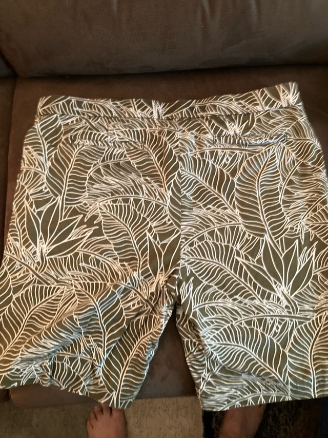 ladies olive green shorts - photo 3
