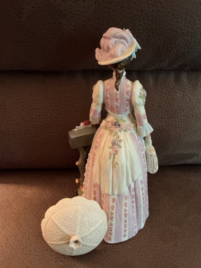 Enesco Porcelain Figurine - photo 2