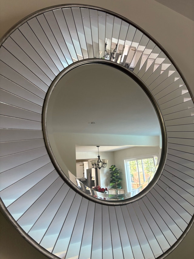 Beautiful Round Sunburst Wall Mirror – Mirrored Rays Frame