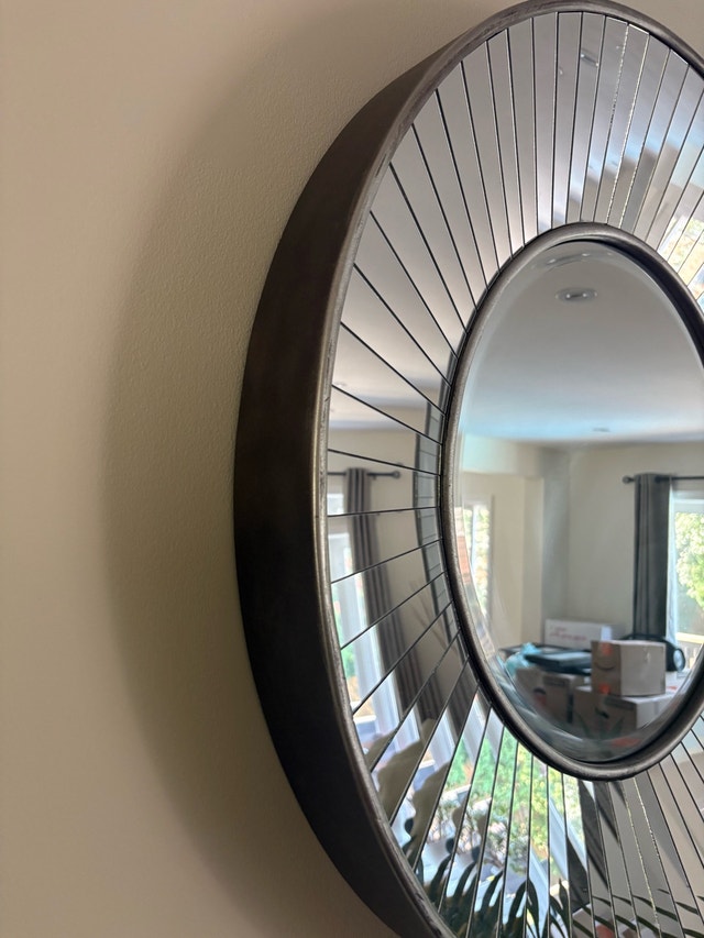 Beautiful Round Sunburst Wall Mirror – Mirrored Rays Frame - photo 2