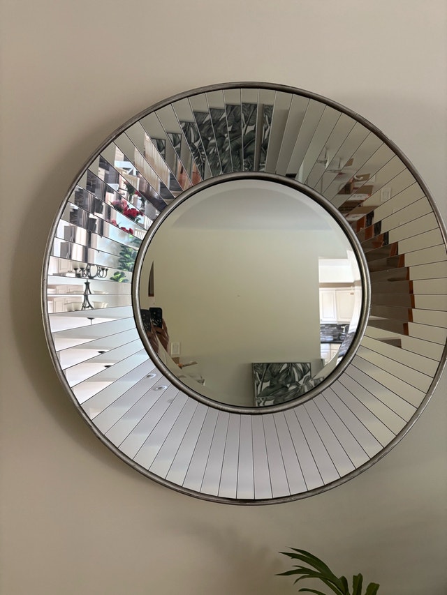 Beautiful Round Sunburst Wall Mirror – Mirrored Rays Frame - photo 4