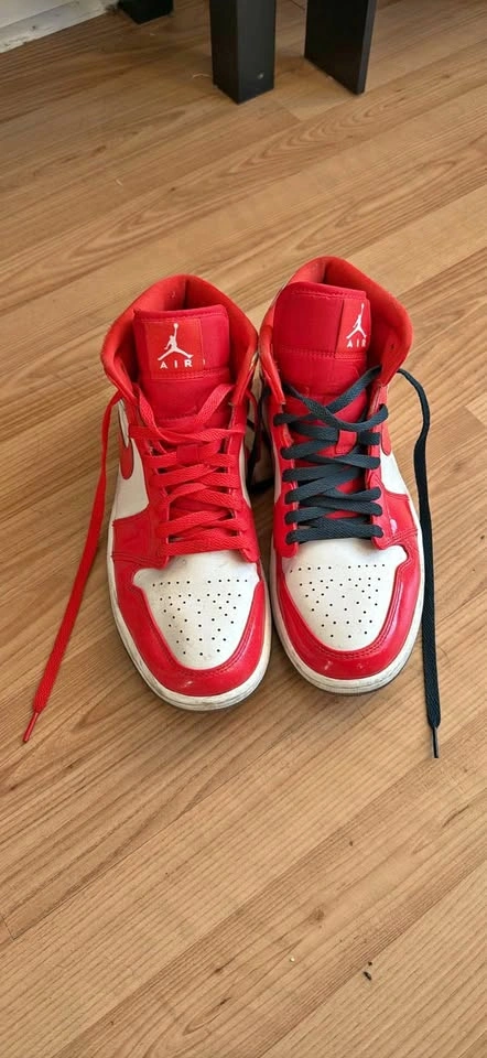 Air Jordan 1 Mid SE Barcelona Sweater