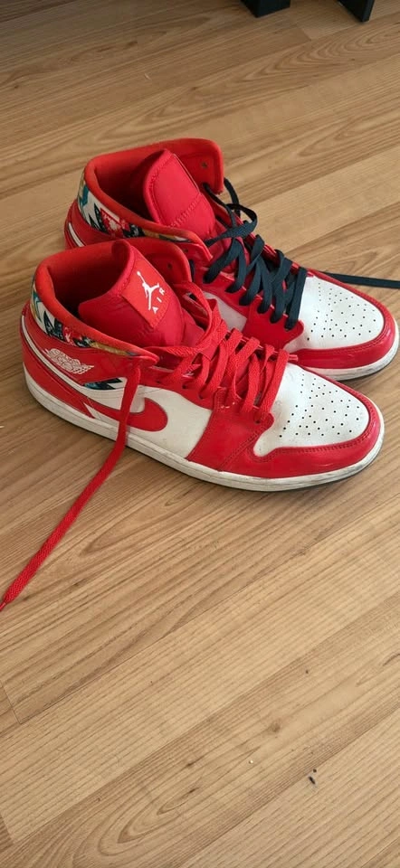 Air Jordan 1 Mid SE Barcelona Sweater - photo 2