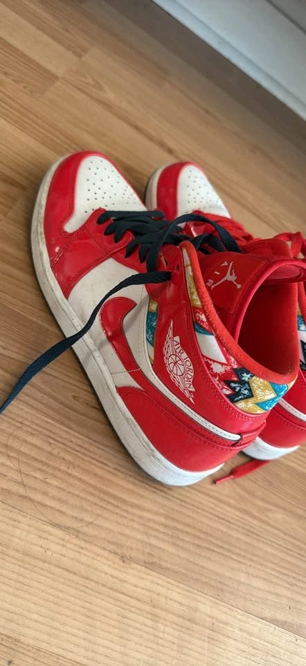Air Jordan 1 Mid SE Barcelona Sweater - photo 3