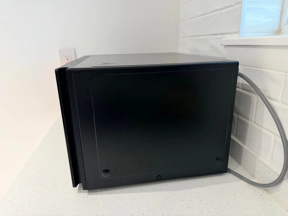 LG Microwave - 1.5 CU - photo 2