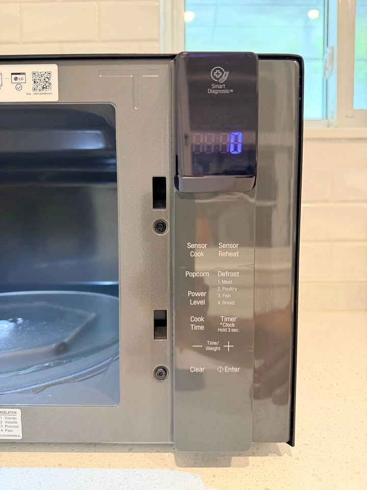 LG Microwave - 1.5 CU - photo 5
