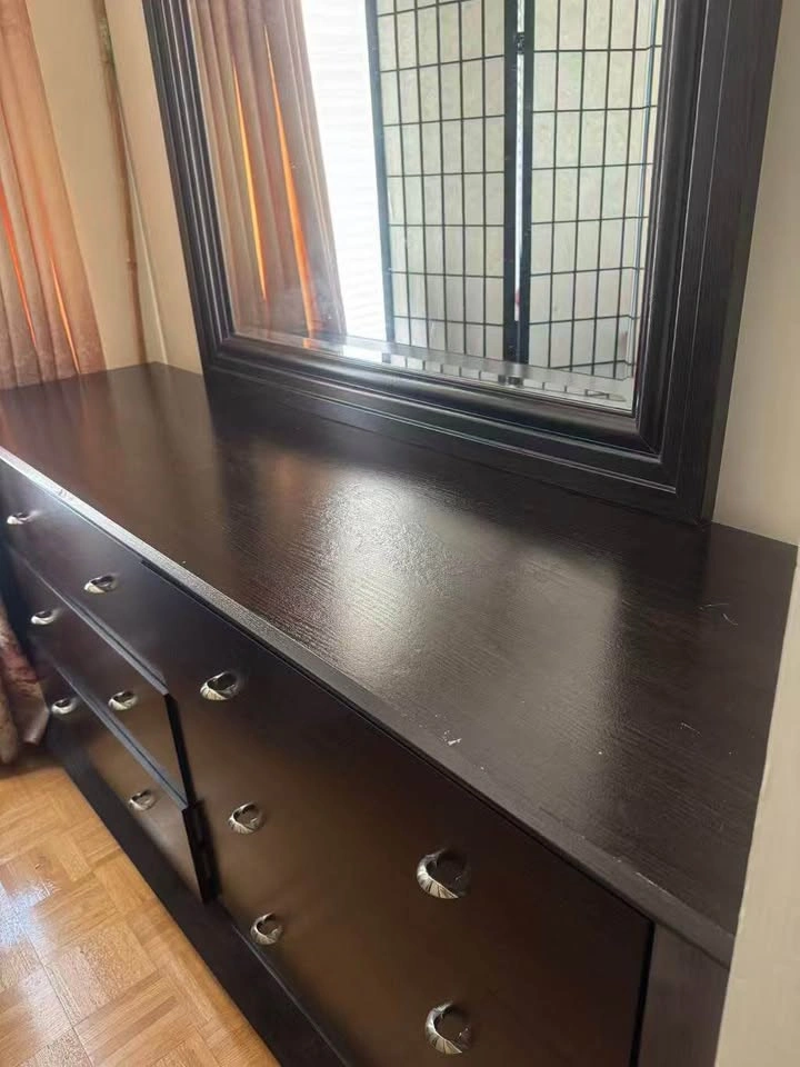 Queen bed, 4 dressers, 2 nightstands set - photo 2