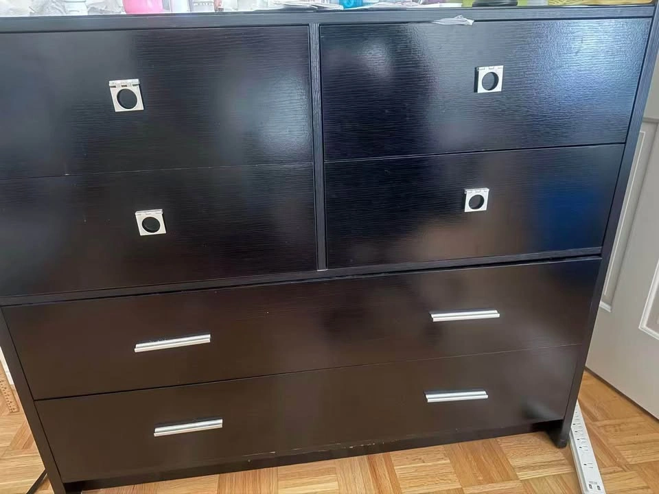 Queen bed, 4 dressers, 2 nightstands set - photo 4