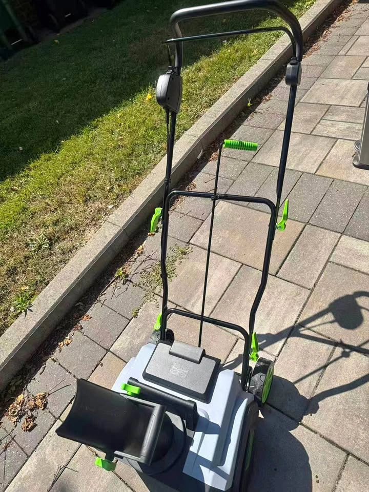 Smaller snowblower