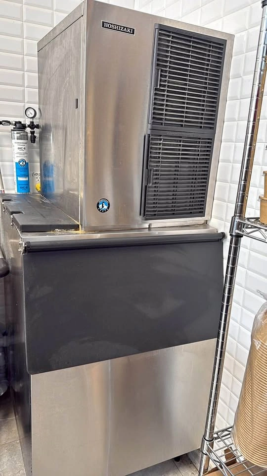 KM 350 Hoshizaki Ice Machine with B500SF Bin