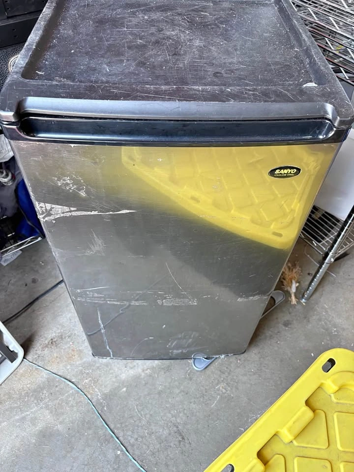 Sanyo Mini Fridge