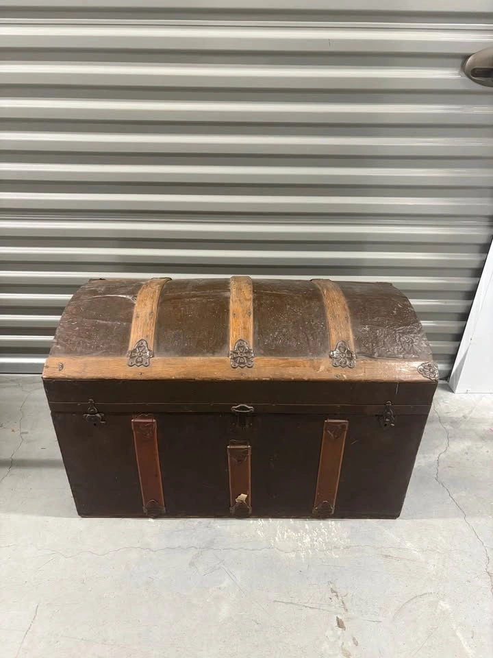Vintage Dome Top Steamer Trunk - photo 2