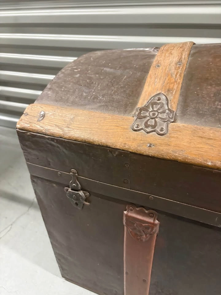 Vintage Dome Top Steamer Trunk - photo 4