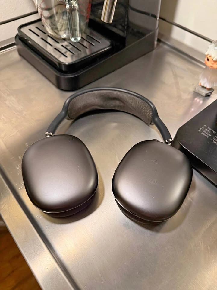 Apple AirPod Max Headphones