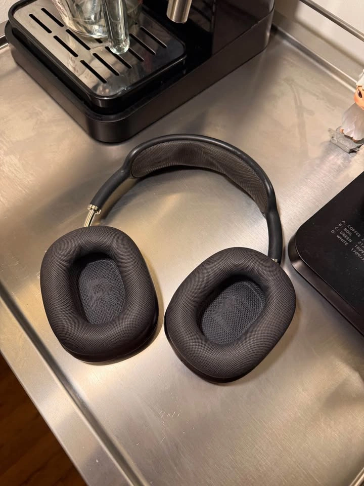 Apple AirPod Max Headphones - photo 2