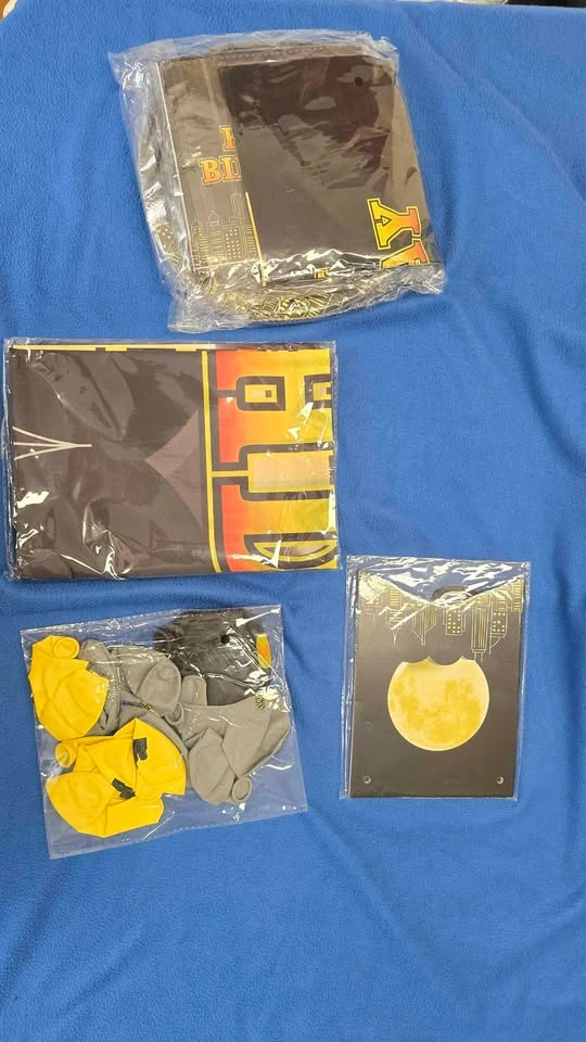 Generic Batman-Themed Birthday Party Supplies Set - photo 2