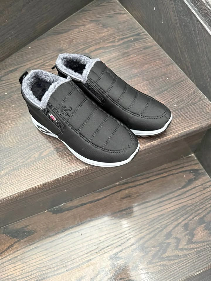 New winter shoes size 8