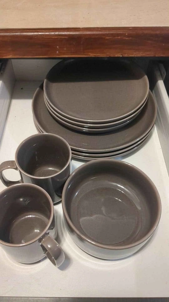 16 piece dinnerware (urgent-move out sale) - photo 2