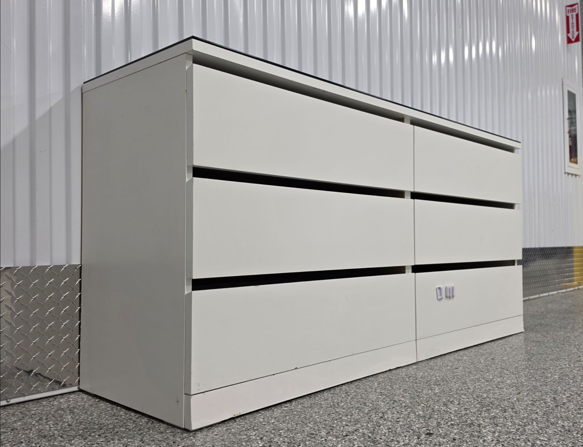 White 6-Drawer Dresser with Glass Top - photo 3