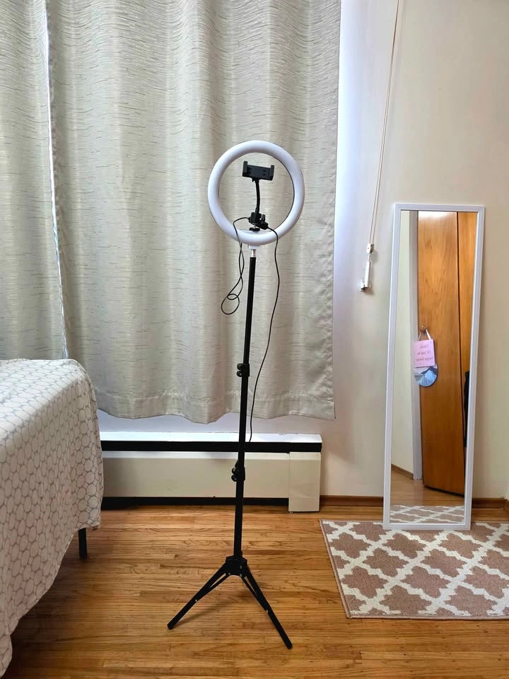 Ring light with tripod stand and phone holder - photo 2